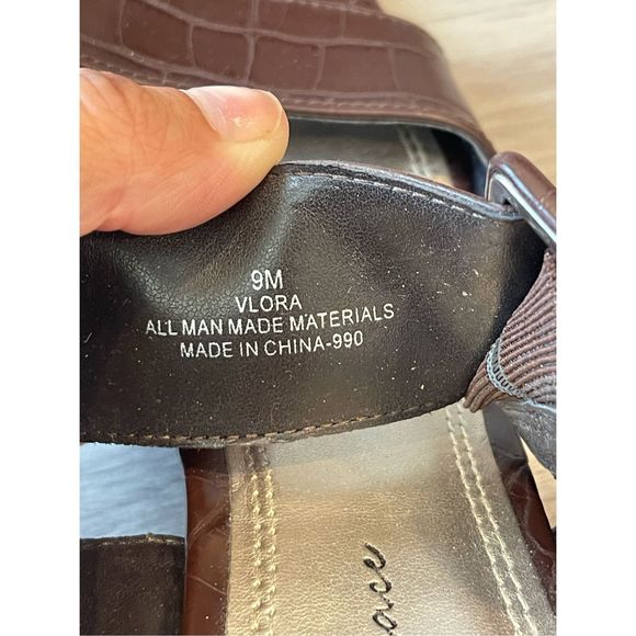 Amelia Grace Brown Faux Snakeskin Block Heels Size 9 - Picture 7 of 7